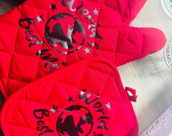 Red "World's Mom" Oven Mitt Set – Handmade Kitchen Gift