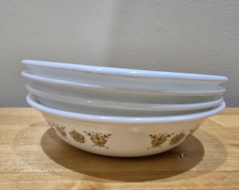 Set med 4 Corelle Butterfly-skålar med guldfärgad bärsås och fruktdessert