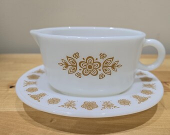 Salsera y plato inferior vintage Pyrex Corelle Butterfly Gold