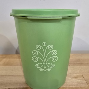 Vintage Tupperware Servalier 6&quot; Apple Green Canister #811-3