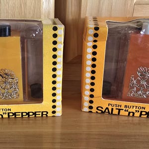 Whirley Industries Vintage tryckknapp salt och peppar - NIB