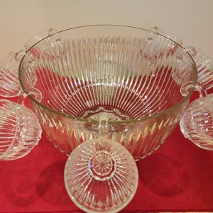 Wunderschönes Crystal Punch Bowl Set - Große schwere Punch Schale und 7 Haken Tassen