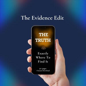 Puede incluir: Un teléfono inteligente muestra el texto "The Truth" con las palabras "Exactly Where To Find It" debajo. El teléfono se sostiene contra un fondo degradado azul oscuro y verde azulado. El texto "The Evidence Edit" está en la parte superior.