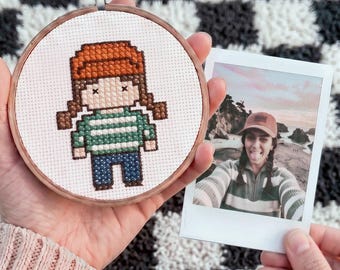 Benutzerdefinierte Porträt Kreuzstich Muster PDF, Cartoon Pixel Porträt vom Foto, genähtes Menschen Sampler Geschenk, personalisiertes Jubiläumsgeschenk