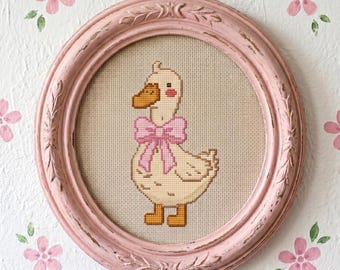 Rosa Schleife Kreuzstich Stickmuster, lustige Gans Kreuzstich Stickmuster, anfängerfreundliche PDF Stickerei, Stickdatei für Anfänger geeignet