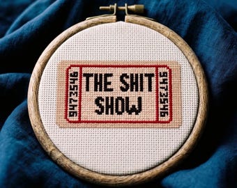 Shit Show Ticket Kreuzstichmuster PDF, Subversive Stichvorlage, Snarky Stickerei Design, Lustiges sarkastisches Zitat Dekor, Vintage Ticket