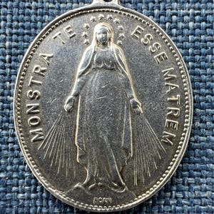Large Vintage Sterling Silver Miraculous Medal - Confederation of the Children of Mary - &quot;&quot;Monstra Te Esse Matter&quot;.