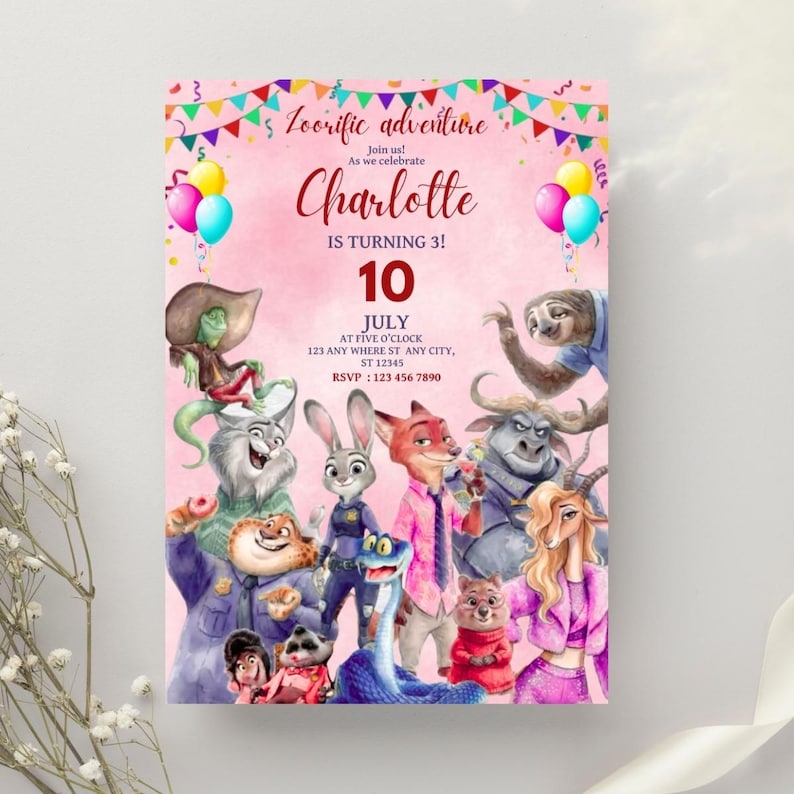 Puede incluir: Una tarjeta de invitaci&oacute;n de cumplea&ntilde;os rosa con banderines coloridos, globos y varios personajes animales animados. El texto dice Zoorific adventure, Join us! As we celebrate Charlotte IS TURNING 3! 10 JULY AT FIVE O'CLOCK 123 ANY WHERE ST ANY CITY, ST 12345 RSVP : 123 456 7890.
