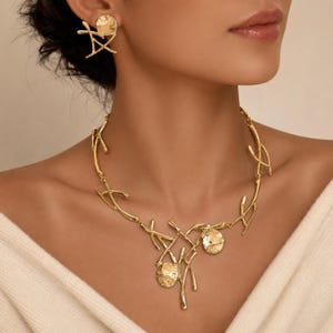 Set di gioielli in oro o argento per donna / Collana e orecchini geometrici di tendenza, regalo perfetto per feste.