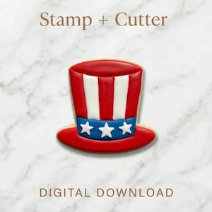 以下が含まれることがあります： 赤、白、青のアンクルサムの帽子型クッキーカッターとスタンプ。帽子には赤と白のストライプ、白い星が付いた青いバンド、赤い縁があります。「Stamp + Cutter」と「DIGITAL DOWNLOAD」の文字がクッキーカッターの上と下にあります。