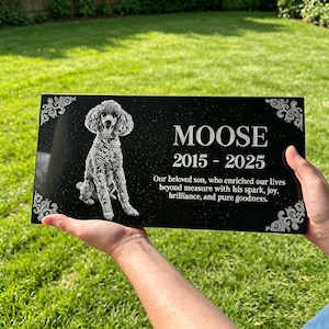 Lápide memorial personalizada para cães, com gravação, marcador de túmulo personalizado para animais de estimação, lápide de granito preto com suporte, opção à prova d'água.