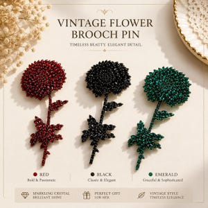 Puede incluir: Tres broches de flores en rojo, negro y verde esmeralda, cada uno elaborado con cristales brillantes en un dise&ntilde;o floral con tallo y hojas. El texto VINTAGE FLOWER BROOCH PIN aparece sobre los broches, con etiquetas de color debajo de cada uno.
