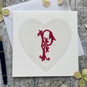 Carte de voeux initiale brodée, carte unique romantique à encadrer ou à envoyer, carte d'anniversaire faite main, initiale vintage, vendeur britannique,