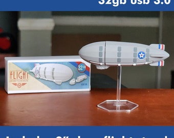 Airship Zeppelin USB 3.0 Flash Drive 32 GB with flight stand