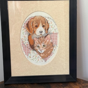 Quadro vintage incorniciato con cucciolo di gattino a punto croce / Patchwork Pals Needlepoint Beagle Cane Gatto
