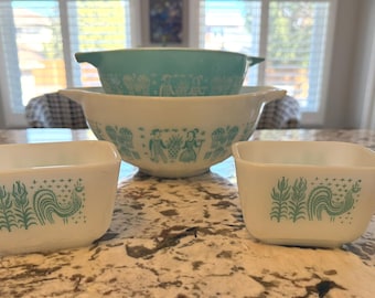 Vintage Pyrex Amish mengkommen met boterafdruk | Retro boerenhaanpatroon