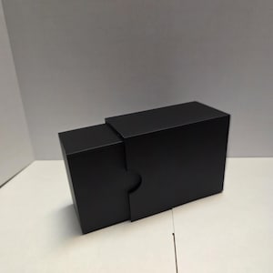 60 card single sleeved deck box Small 60+ with 100 Sleeves  Vault X US Small card deck box with 100 standard size black Card Deck Box for MTG,