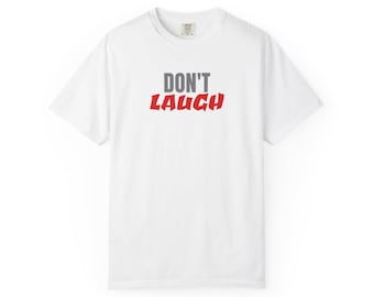 LACH NICHT T-shirt | Bold Text Graphic Tee, Minimal Typografie Design