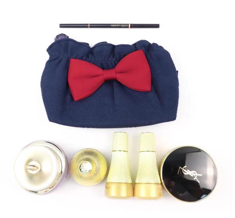 Neceser con lazo adorable, neceser de maquillaje de gran capacidad, bolsa de aseo de viaje con cordón, organizador kawaii, regalo para mujeres, bolsa de almacenamiento azul marino imagen 11