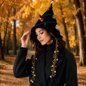 Neue handgestrickte Wollmütze für Herbst/Winter, niedliche Pilz-Hexenmütze, Umhangmütze mit Blumenbesatz für Damen
