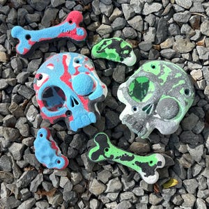 Presas de escalada personalizadas con forma de calavera