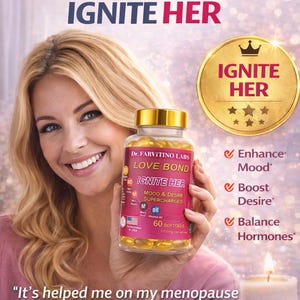 Puede incluir: Una mujer sonr&iacute;e mientras sostiene un frasco de c&aacute;psulas blandas Dr. Farvitino Labs Love Bond Ignite Her. El frasco est&aacute; etiquetado con "Mood & Desire Supercharged" y "60 Softgels". La imagen incluye texto que dice "Enhance Mood", "Boost Desire" y "Balance Hormones".