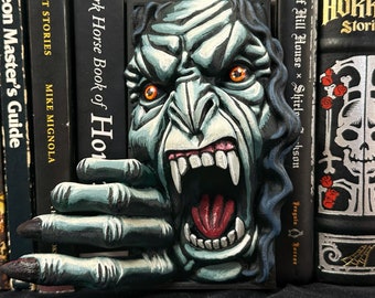 Hand-Painted Vampire Book Nook, 3D Printed Fantasy Bookshelf Insert