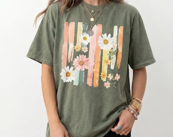 Boho Brushstroke Daisy Floral Tee, Watercolor Flowers & Pastel Stripes Olive Green Casual Crew Neck，Cottagecore Watercolor Daisy Tee