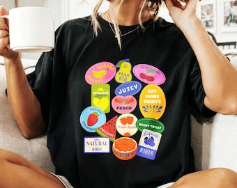 Vintage Fruit Sticker Collage Tee, Retro Banana Peach Blueberry Label Print Black Casual Crew Neck，Colorful Fruit Label Print Black tee