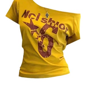 Puede incluir: Un juego de tres tazas de cerámica con un acabado mate moteado. Las tazas son en tonos crema, gris claro y gris oscuro. Cada taza tiene un diseño simple y minimalista, perfecto para café o té.