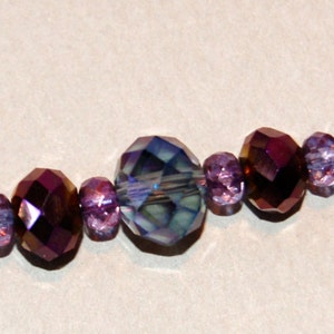 Collar de cuentas de cristal checo facetado de pavo real morado hecho a mano imagen 3