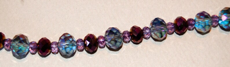 Collar de cuentas de cristal checo facetado de pavo real morado hecho a mano imagen 3