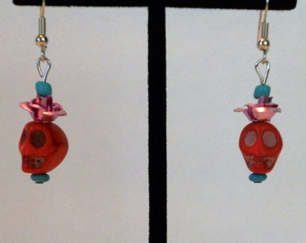 Pendientes hechos a mano de calavera de howlita naranja