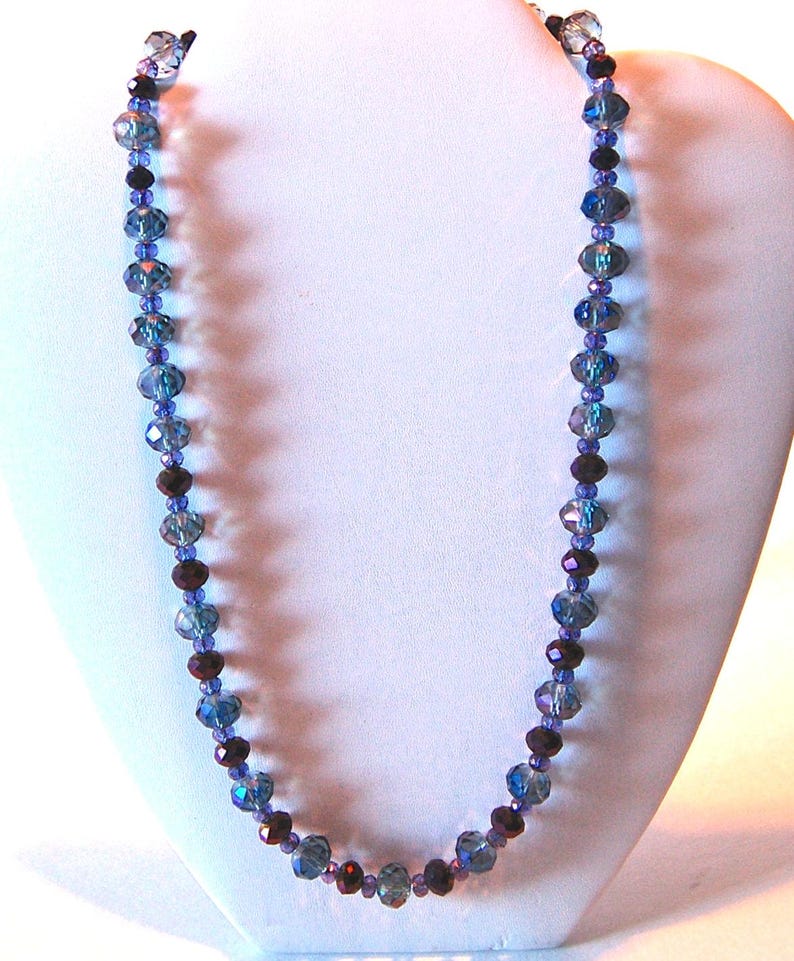 Collar de cuentas de cristal checo facetado de pavo real morado hecho a mano imagen 4