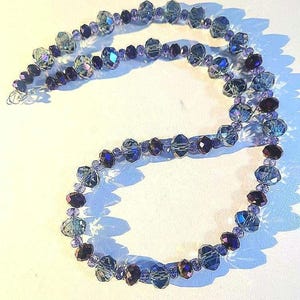 Collar de cuentas de cristal checo facetado de pavo real morado hecho a mano imagen 1