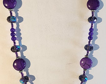 Collar hecho a mano de magnesita de amatista púrpura y cristal