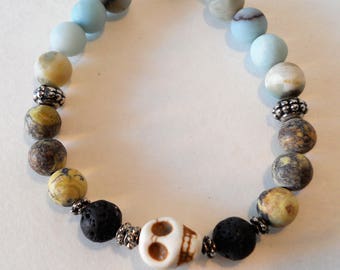 Howlite Skull Matt Amazonite Lava Rock y Jasper Pulsera hecha a mano