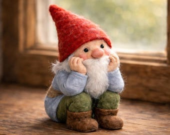 Figura de gnomo de fieltro de aguja, decoración de fantasía del bosque, gnomo sentado pensativo, juguete de lana