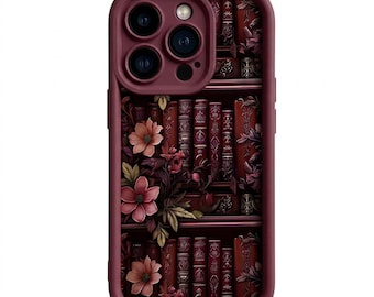 Op de afbeelding: Bordeaux telefoonhoesje met een gedetailleerd boekenplankontwerp, met antieke boeken en bloemaccenten. De hoes heeft een beschermende bumper rond de camera en randen. Het ontwerp bevat tinten bordeauxrood, bruin en roze.