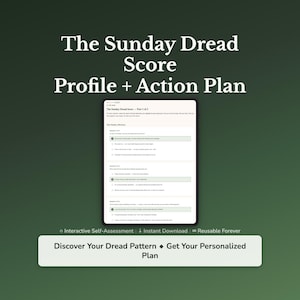 以下が含まれることがあります： デジタルタブレットには、「The Sunday Dread Score Profile + Action Plan」という自己評価が表示されています。画面には、多肢選択式の質問があるアンケートが表示されています。下部には、「Discover Your Dread Pattern + Get Your Personalized Plan」と書かれたバナーがあります。