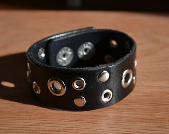 Black leather bracelet studded - Steampunk