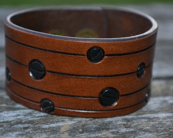 Brown leather bracelet hand tooled - Steampunk