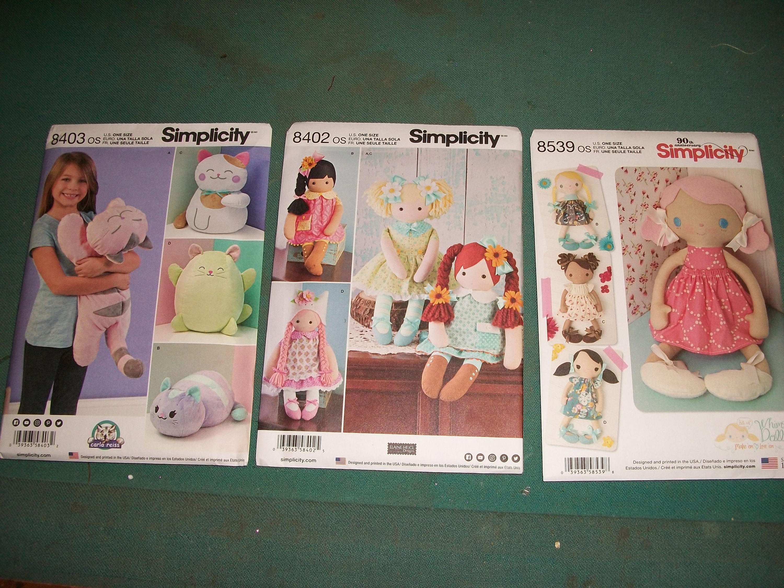 Paper Simplicity Pattern 8402 23/" Stuffed Dolls with Clothes 22 x 15 x White