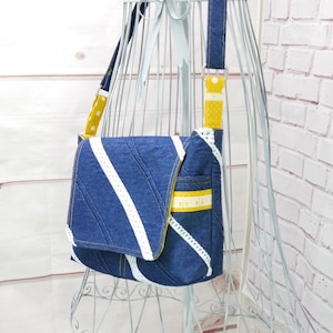 Messager en denim et dentelle, sacoche en jean, sac bandoulière en denim, denim et jaune, sac pour égouts, sac à main en tissu ruban à mesurer, sac à main en bandoulière