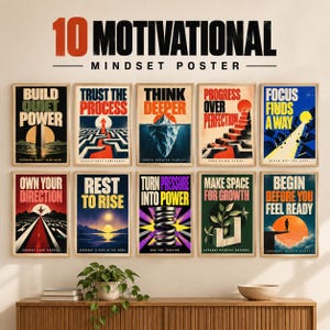Puede incluir: Una colección de 10 pósteres motivacionales dispuestos en dos filas, cada uno con ilustraciones gráficas únicas y tipografía en negrita. El texto incluye frases como Build Quiet Power, Trust The Process, Think Deeper, Progress Over Perfection, Focus Finds A Way, Own Your Direction, Rest To Rise, Turn Pressure Into Power, Make Space For Growth y Begin Before You Feel Ready.