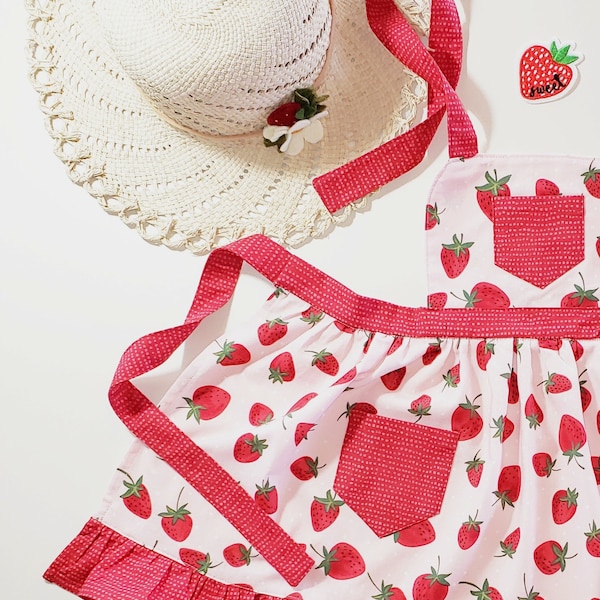 Strawberry Apron, Girls Apron, Little Girl Apron, Fruit Apron, Girls Strawberry Apron, Baking Apron, Cooking Apron, Pretend Play Apron