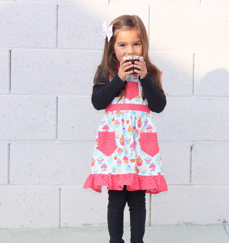 Cupcake Apron Baking Apron Toddler Apron Children/'s Apron Kids Apron Girls Apron Little Girls Apron Cooking Apron Retro Style Apron