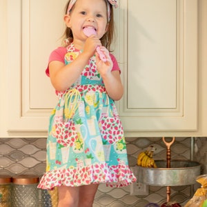 Ready-To-Ship Apron, Size S (ages 2-3) Toddler Lemonade Apron, Lemonade Apron, Lemonade Stand, Little Girls Apron, Lemon Apron, Last One