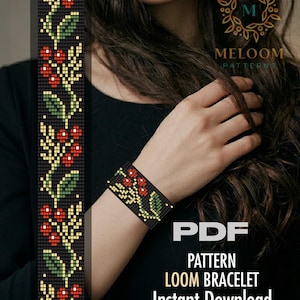 Pode incluir: Um padrão PDF para uma pulseira de tear com um design botânico repetitivo de bagas vermelhas, folhas verdes e detalhes amarelos sobre um fundo preto. O texto MELOOM PATTERNS, PDF, PATTERN LOOM BRACELET e Instant Download é visível.