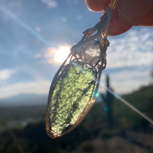 Véritable cristal de moldavite avec grand pendentif en diamant Herkimer, République tchèque, pierre de guérison tektite, bijoux à TRÈS hautes vibrations G61